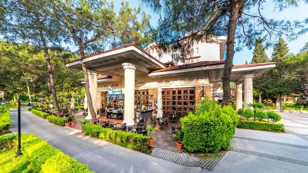 هتل گرند یازیجی کلاب توربان